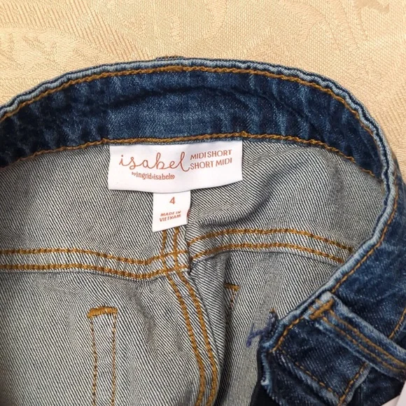 New with tags. Maternity Isabel Blue Jean Shorts size 4. Make an Offer! - Picture 4 of 6